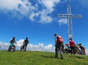 In LINZONE (1392 m) da Roncola il 9 maggio 2026 in solitaria ma incontrando tanti amici-FOTOGALLERY